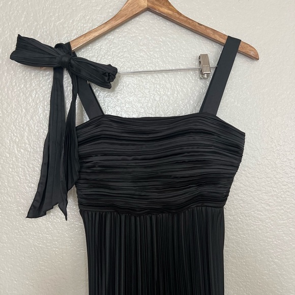NWOT Gorgeous Purpose Black Satin Pleated Sleeveless Bow Maxi Dress - Picture 3 of 8